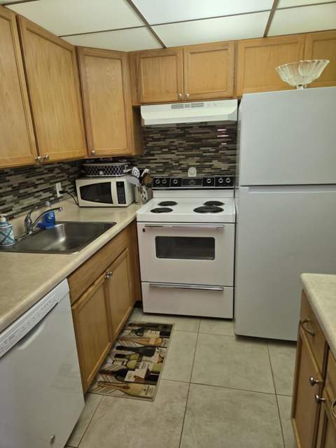 138 Newport I, Deerfield Beach FL - photo 6 of 32