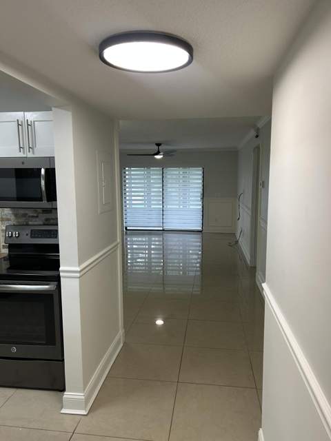 140 Lake Nancy Lane #115, West Palm Beach FL - photo 10 of 32