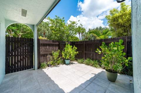 22300 Pineapple Walk Drive, Boca Raton FL - photo 7 of 37
