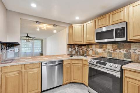 8301 Sands Point Boulevard #S102, Tamarac FL - photo 6 of 33