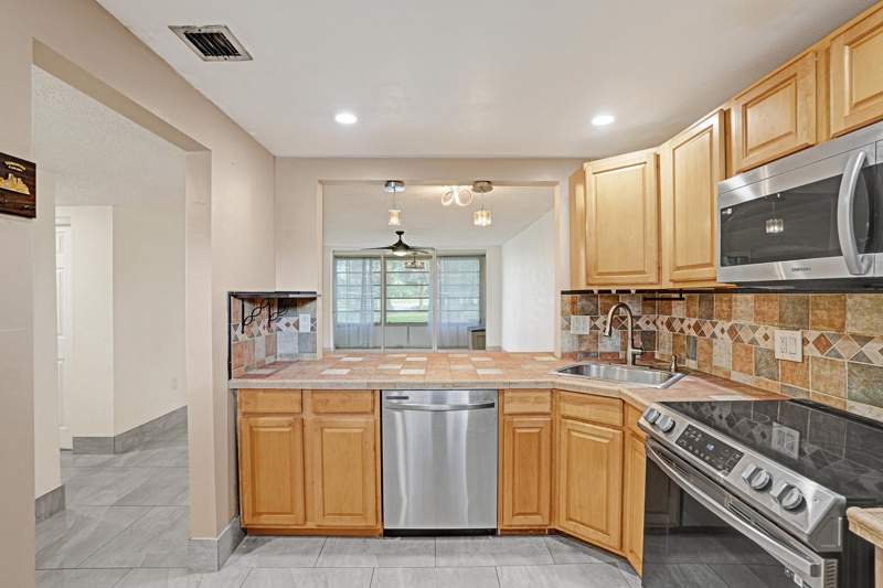 2 bedroom Condominium at 8301 Sands Point Boulevard #S102, Sands Point Condominium Vi, Tamarac — photo 5
