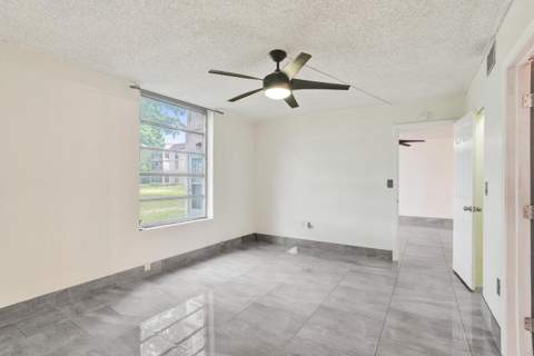 8301 Sands Point Boulevard #S102, Tamarac FL - photo 20 of 33