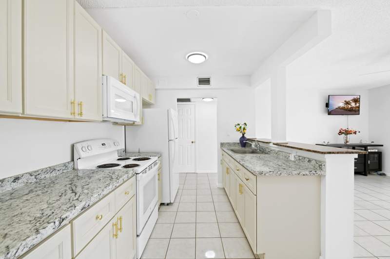 1 bedroom Condominium at 5190 E Sabal Palm Boulevard #209, Sabal Palm Village Condo, Tamarac — photo 3