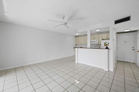 5190 E Sabal Palm Boulevard #209, Tamarac FL - photo 6 of 32