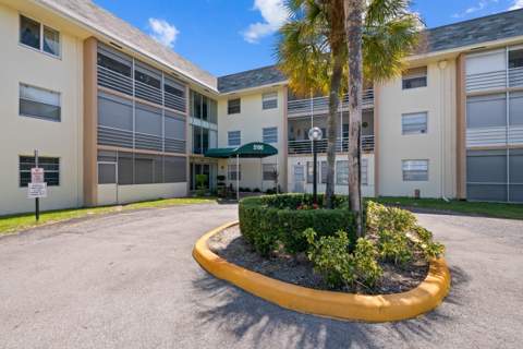 5190 E Sabal Palm Boulevard #209, Tamarac FL - photo 20 of 32