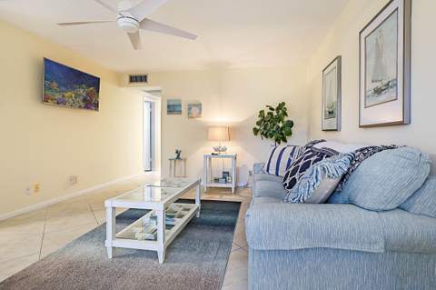 1023 Ellesmere B, Deerfield Beach FL - photo 6 of 23