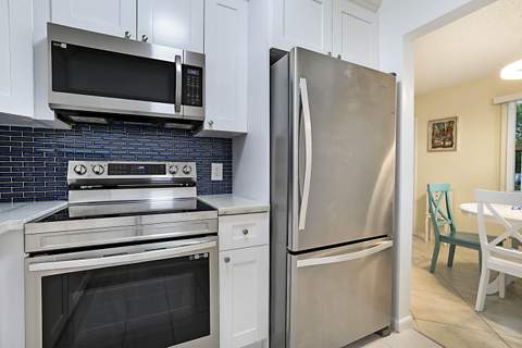 1023 Ellesmere B, Deerfield Beach FL - photo 12 of 23