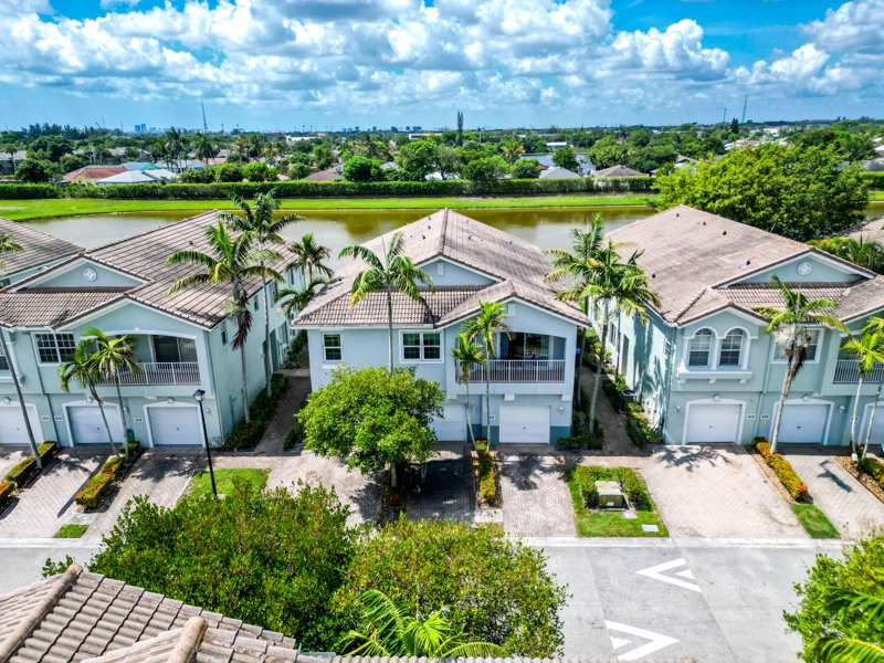 2 bedroom Townhouse at 3133 Laurel Ridge Circle, Thousand Oaks, Riviera Beach — photo 1