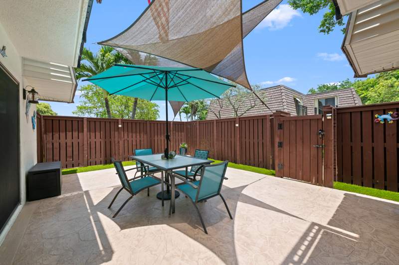 2 bedroom Townhouse at 2512 SW 15th Street, Courtyards Of Waterford, Deerfield Beach — photo 4