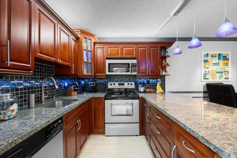 2512 SW 15th Street, Deerfield Beach FL - photo 6 of 29