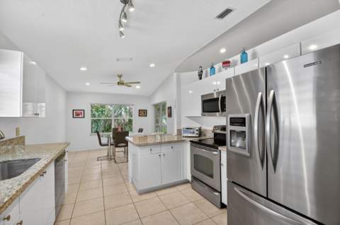 7910 Laina Lane #3, Boynton Beach FL - photo 9 of 76