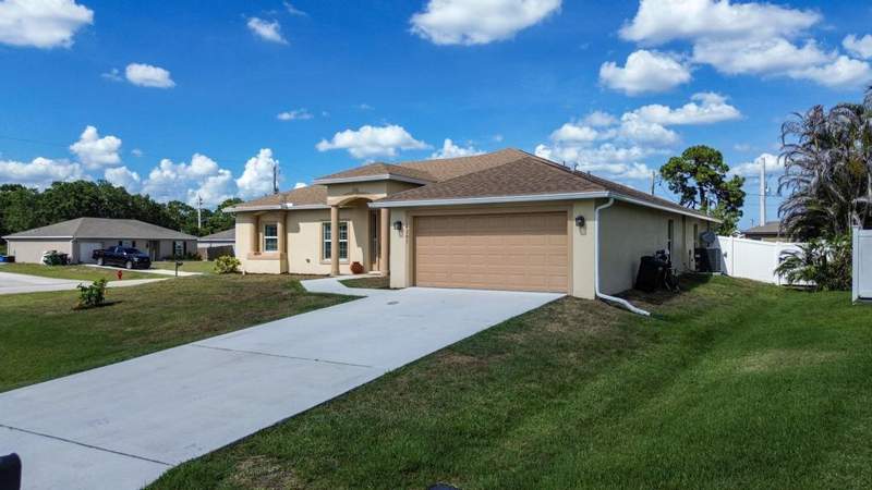 4 bedroom Single Family Residence at 4201 SW Mcclellen Street, Port St Lucie Section 33, Port St. Lucie — photo 3