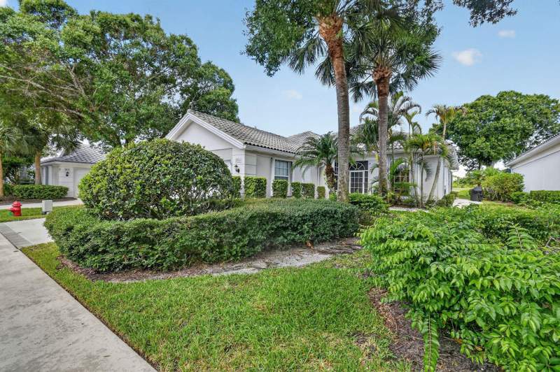 3 bedroom Single Family Residence at 8081 SE Double Tree Drive, Double Tree, Hobe Sound — photo 3