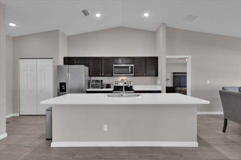 449 SE Whitmore Drive, Port St. Lucie FL - photo 14 of 58
