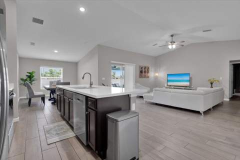 449 SE Whitmore Drive, Port St. Lucie FL - photo 13 of 58