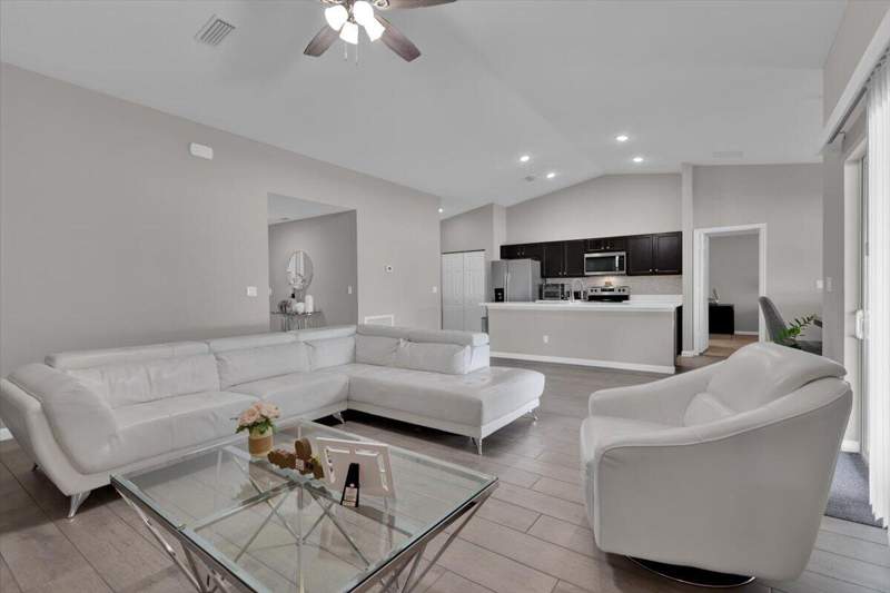 4 bedroom Single Family Residence at 449 SE Whitmore Drive, Port St Lucie Section 13, Port St. Lucie — photo 5