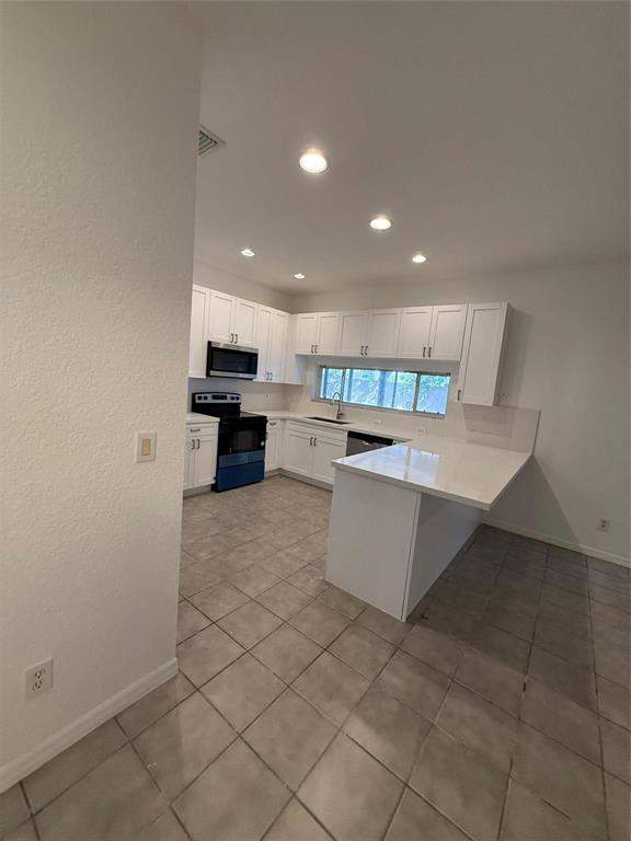 4 bedroom Single Family Residence at 2927 Bogota Avenue, Embassy Lakes, Hollywood — photo 3