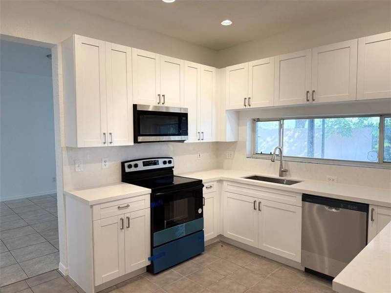 4 bedroom Single Family Residence at 2927 Bogota Avenue, Embassy Lakes, Hollywood — photo 4