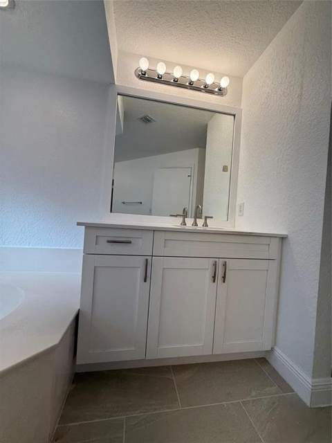 2927 Bogota Avenue, Hollywood FL - photo 8 of 37