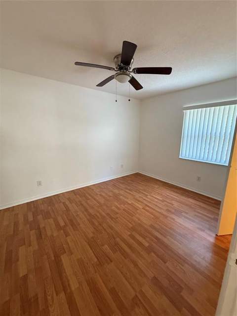 2927 Bogota Avenue, Hollywood FL - photo 19 of 37
