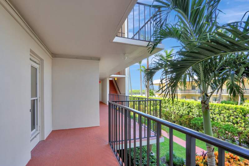 2 bedroom Condominium at 225 Beach Road #204, Ocean Villas Condo Apts, Tequesta — photo 3