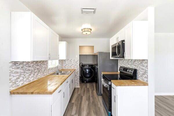 3 bedroom Single Family Residence at 2302 Avenue M, Monroe Heights In, Riviera Beach — photo 4