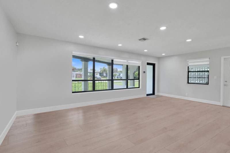 3 bedroom Single Family Residence at 1054 Wyoming Avenue, Melrose Park Sec 5, Fort Lauderdale — photo 3