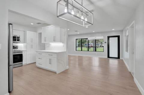 1054 Wyoming Avenue, Fort Lauderdale FL - photo 11 of 37