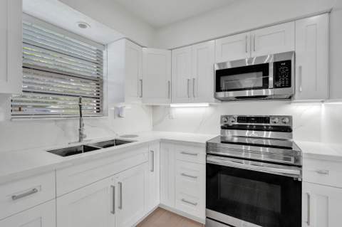 1054 Wyoming Avenue, Fort Lauderdale FL - photo 10 of 37