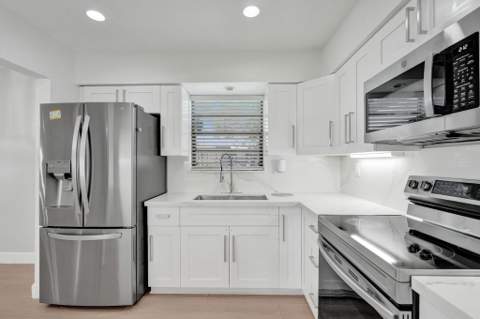 1054 Wyoming Avenue, Fort Lauderdale FL - photo 6 of 37