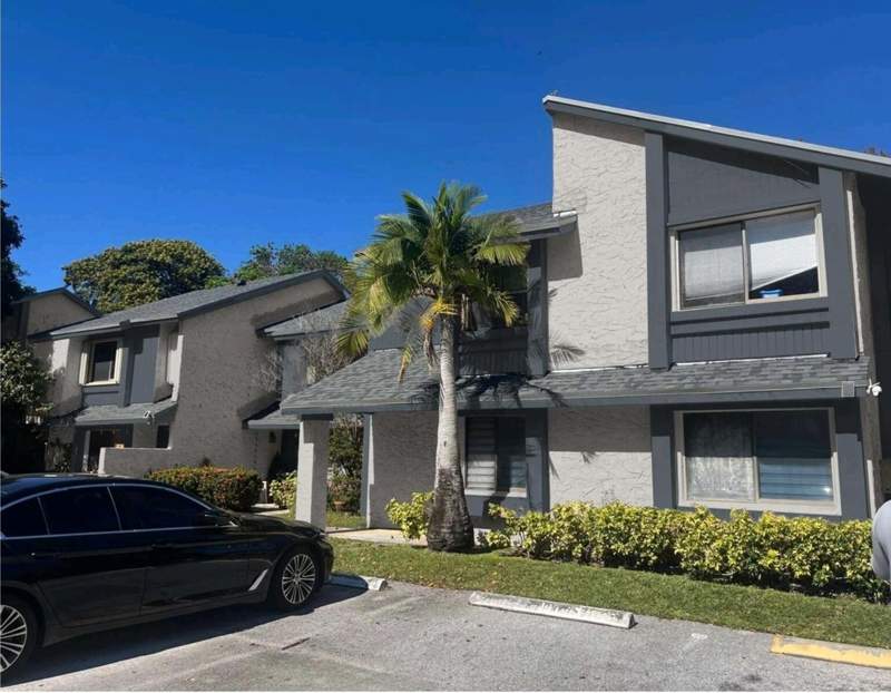 2 bedroom Townhouse at 124 Wimbledon Lake Drive, Wimbledon At Jacaranda Condo, Plantation — photo 2