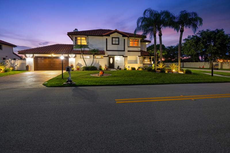4 bedroom Single Family Residence at 6431 Olde Moat Way, Waverly Hundred, Davie — photo 2