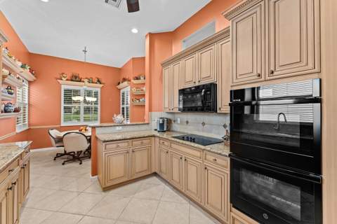 7188 Demedici Circle, Delray Beach FL - photo 15 of 47