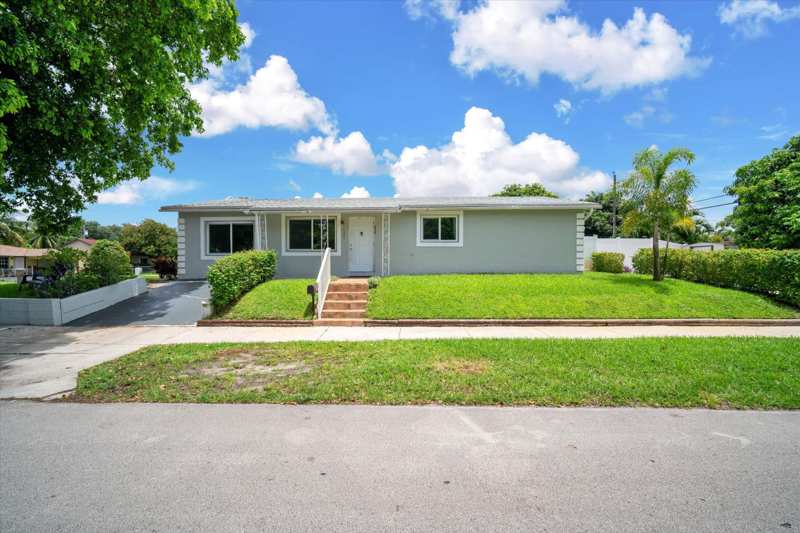 5 bedroom Single Family Residence at 7321 Cody Street, Driftwood Estates No 2, Hollywood — photo 1