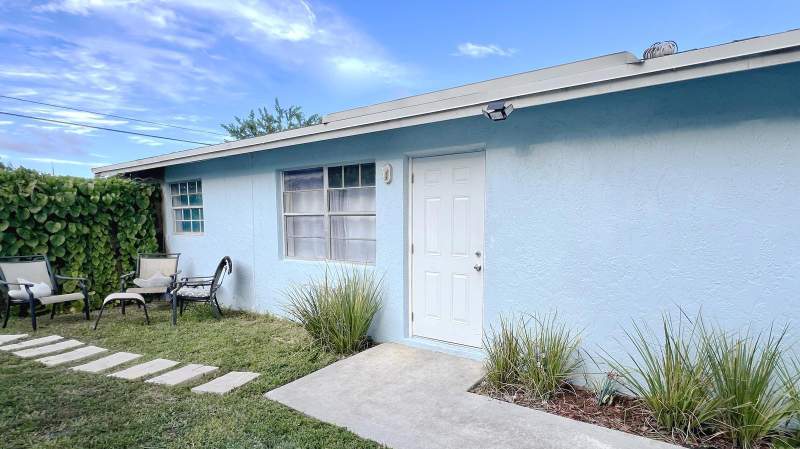 3 bedroom Single Family Residence at 4915 Weymouth Street, Kenwood, Lake Worth — photo 2