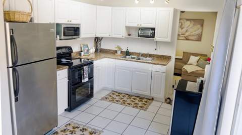 4915 Weymouth Street, Lake Worth FL - photo 8 of 24