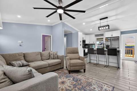 202 Elaine Circle, West Palm Beach FL - photo 7 of 44