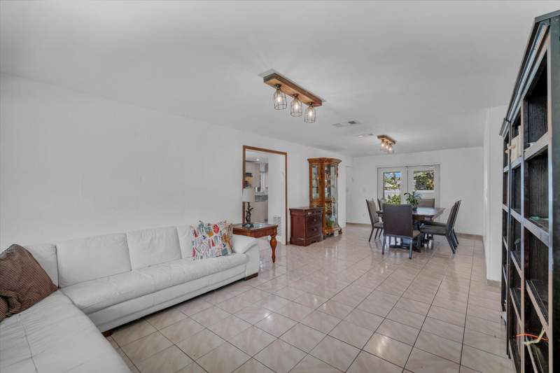 5 bedroom Single Family Residence at 7321 Cody Street, Driftwood Estates No 2, Hollywood — photo 3