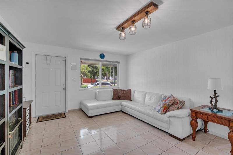 5 bedroom Single Family Residence at 7321 Cody Street, Driftwood Estates No 2, Hollywood — photo 4
