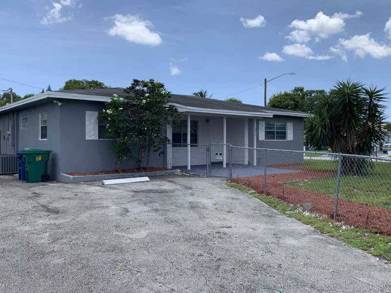 3 bedroom Single Family Residence at 240 NW 38th Avenue, Broward Estates Sec 2, Lauderhill — photo 2