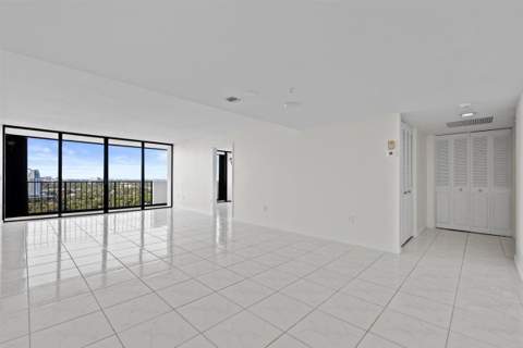 5600 N Flagler Drive #2304, West Palm Beach FL - photo 9 of 39
