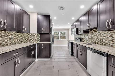 611 N Highland Drive, Hollywood FL - photo 12 of 36