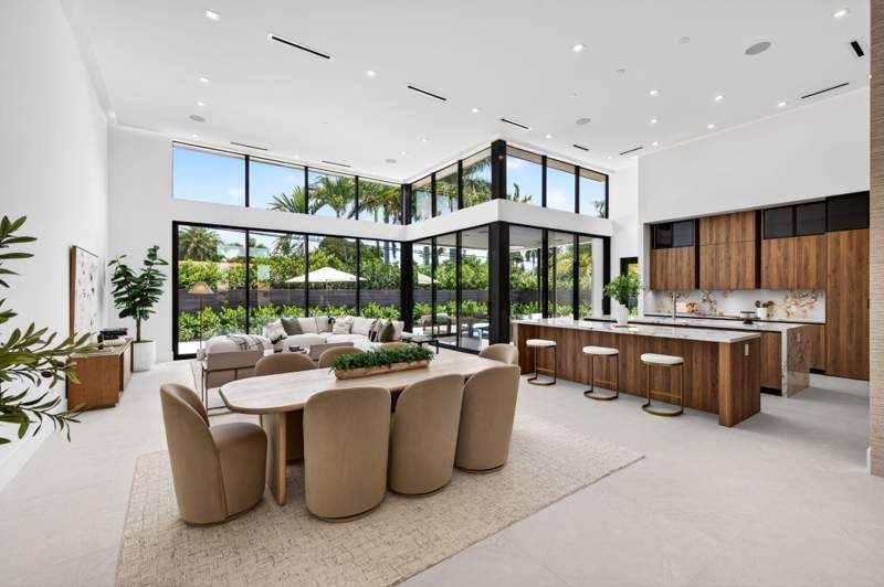 4 bedroom Single Family Residence at 2717 NE 33rd Street, Coral Ridge Galt Add No 2, Fort Lauderdale — photo 2