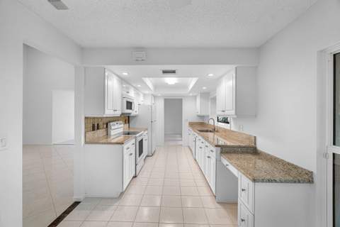5635 Kiowa Circle, Boynton Beach FL - photo 8 of 54