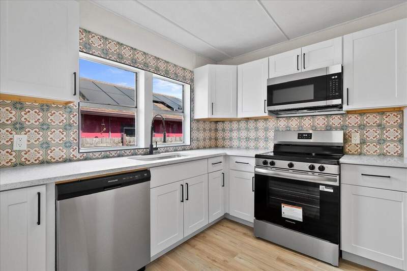 3 bedroom Single Family Residence at 1011 22nd Street, Gray, West Palm Beach — photo 3