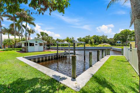 715 SW Rustic Circle, Stuart FL - photo 8 of 10