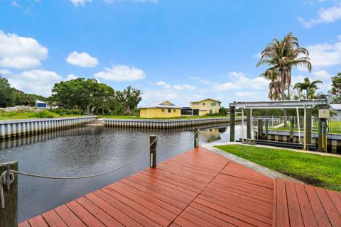 715 SW Rustic Circle, Stuart FL - photo 7 of 10