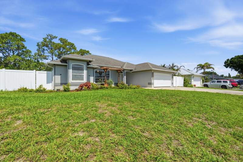 3 bedroom Single Family Residence at 102 NW Peach Street, Port St Lucie Sec 27, Port St. Lucie — photo 5