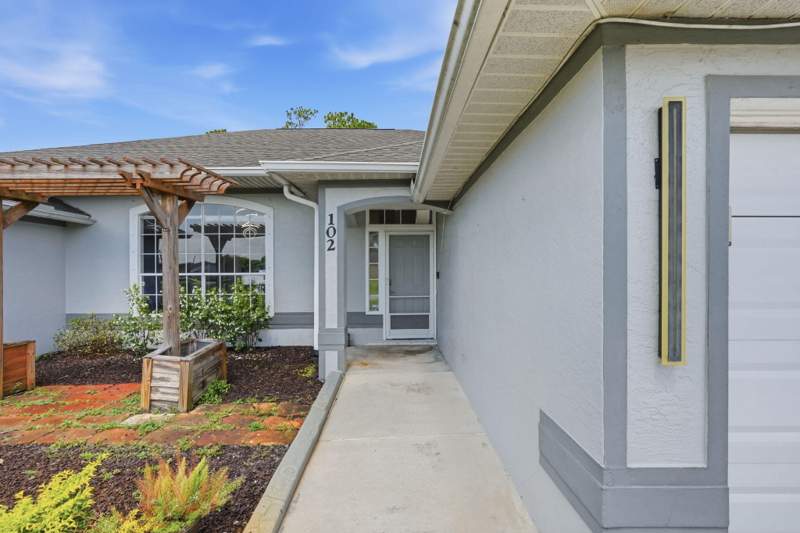 3 bedroom Single Family Residence at 102 NW Peach Street, Port St Lucie Sec 27, Port St. Lucie — photo 3