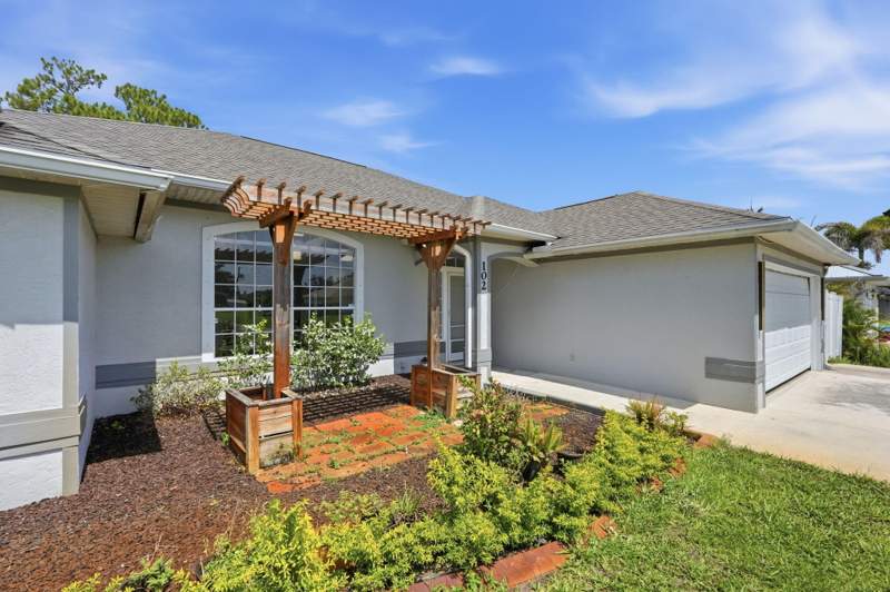 3 bedroom Single Family Residence at 102 NW Peach Street, Port St Lucie Sec 27, Port St. Lucie — photo 4